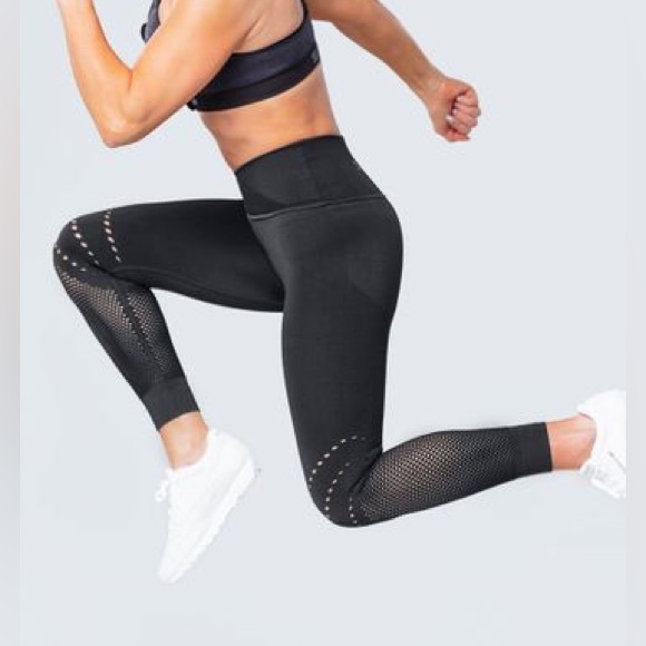 SHEFIT Pants - Shefit Seamless Black Leggings Size Small with Laundry Bag NWT